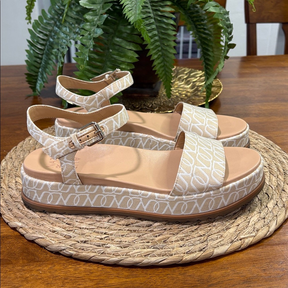 Naturalizer Beige Patterned Sandals - image 3